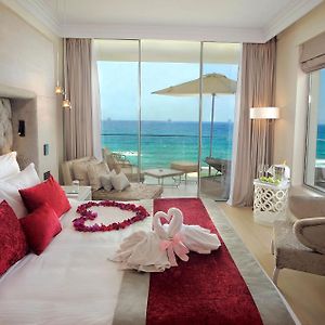 Honeymoon Suite